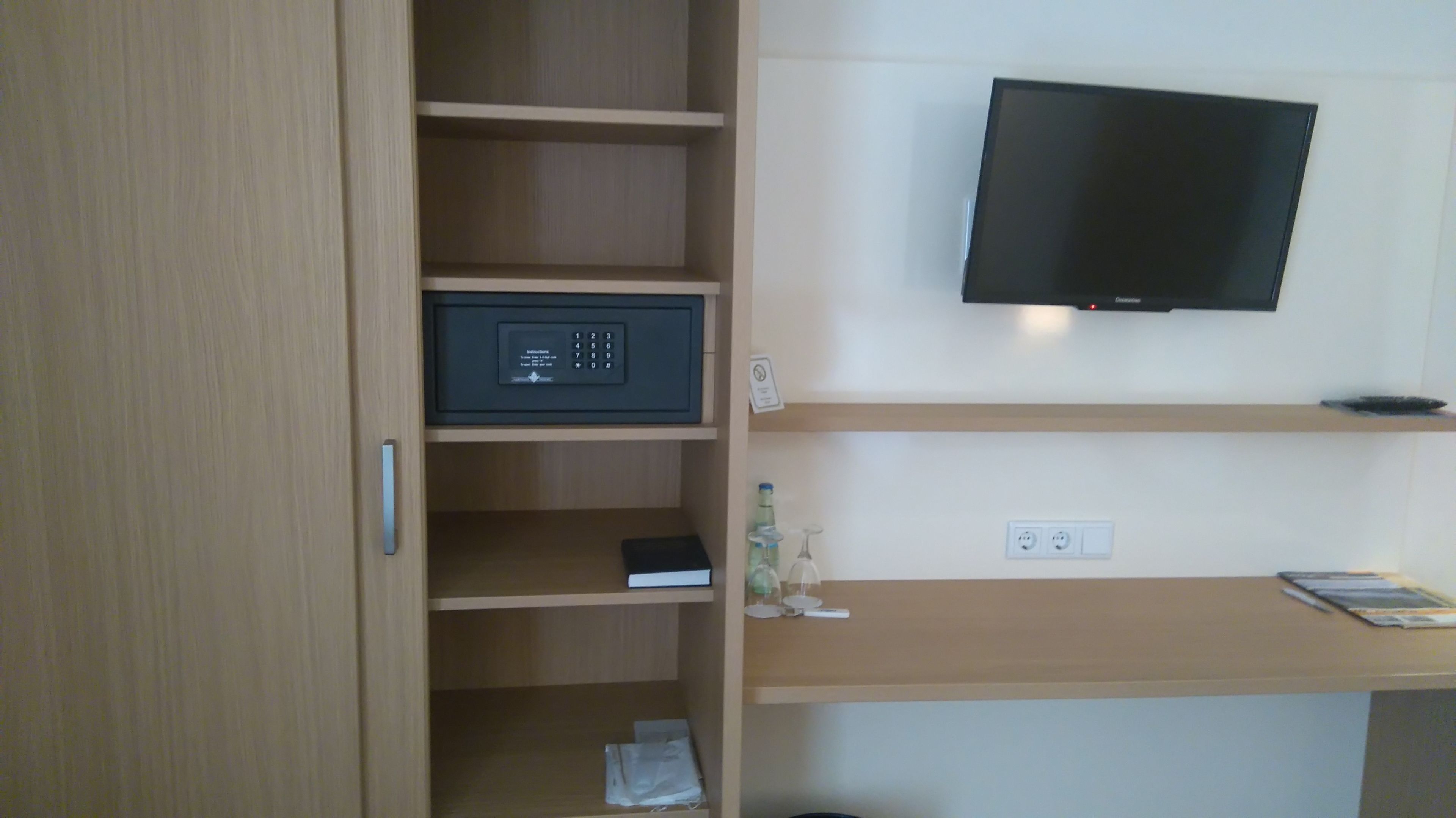 standard double room | room amenity