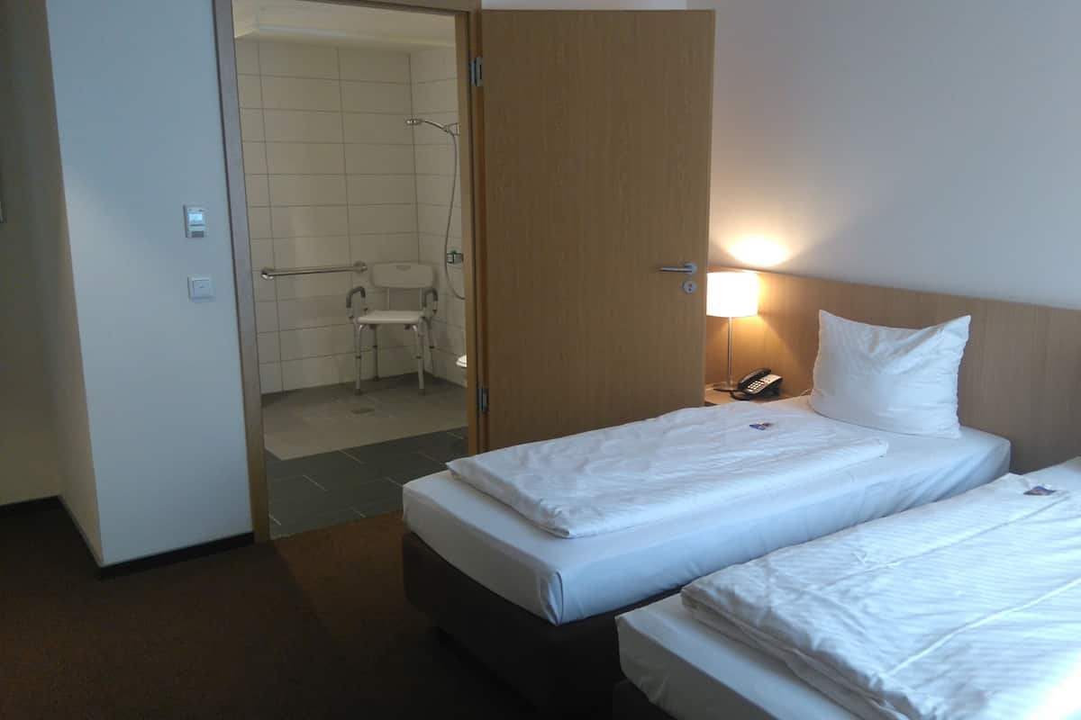 Standard Double Room | In-room safe, desk, blackout drapes, soundproofing