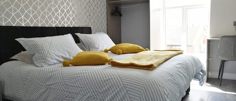 Muebles diferentes, tabla de planchar con plancha y wifi gratis