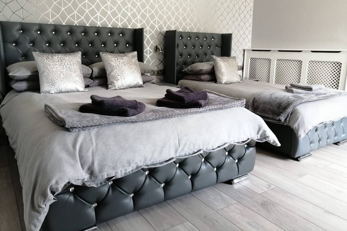 Family Studio Suite | Iron/ironing board (on request), free WiFi, individually furnished