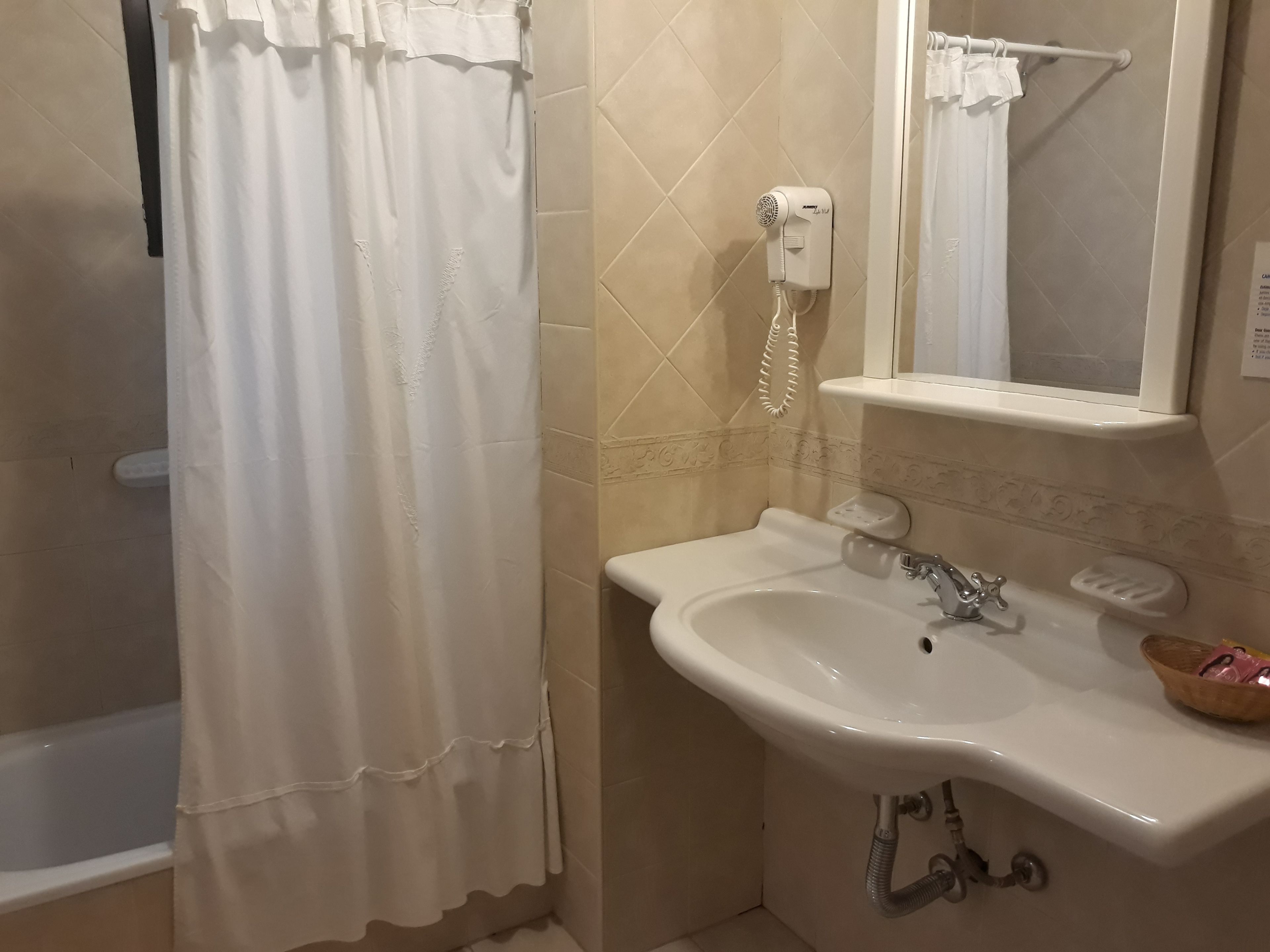 deep-soaking bathtub