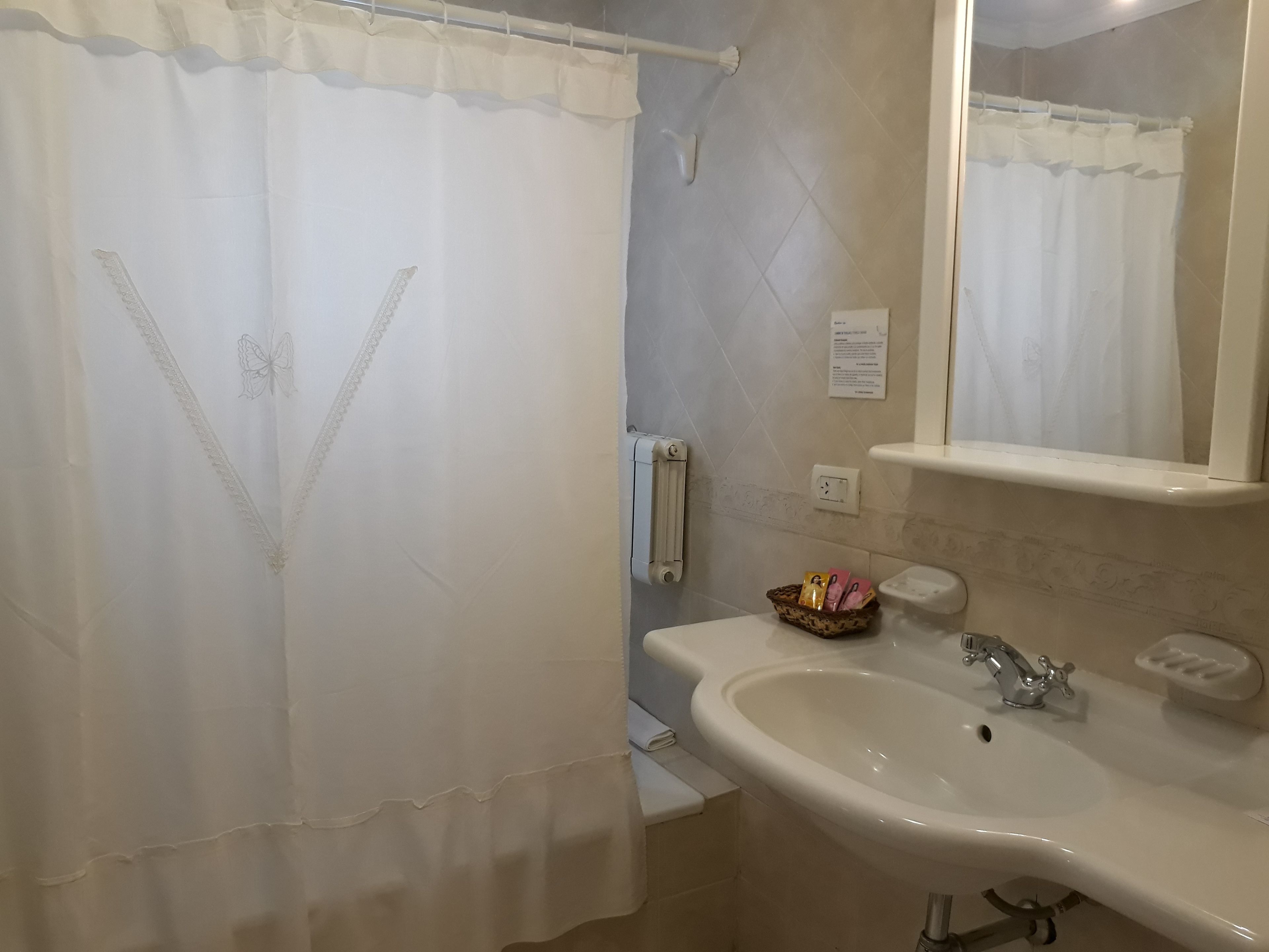 deep-soaking bathtub