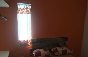 Familieleilighet, flere senger, ikke-røyk | 3 soverom, strykejern/-brett og sengetøy