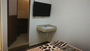 Basic-Doppelzimmer, 1 Doppelbett, Nichtraucher | Zustellbetten, kostenloses WLAN, Bettwäsche
