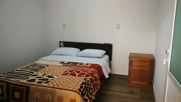Basic-Doppelzimmer, 1 Doppelbett, Nichtraucher | Zustellbetten, kostenloses WLAN, Bettwäsche