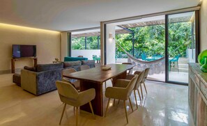 Condo, 2 chambres | Aire de séjour | Téléviseur à écran plat
