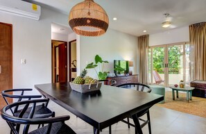 Apartment, 1 Bedroom | In-room dining