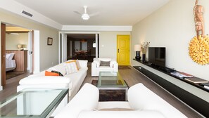 Panoramic Apartment, 4 Bedrooms, Beach View, Sea Facing | Living area | TV - Janelas para o mar de Ipanema (Rio de Janeiro)