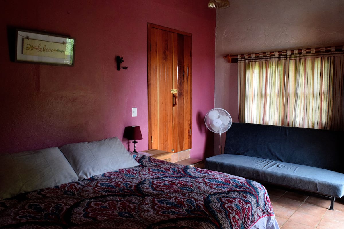 Design Room, 1 King Bed, Non Smoking | Bed sheets
