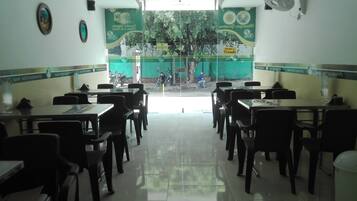 Se sirven desayunos, comidas y cenas