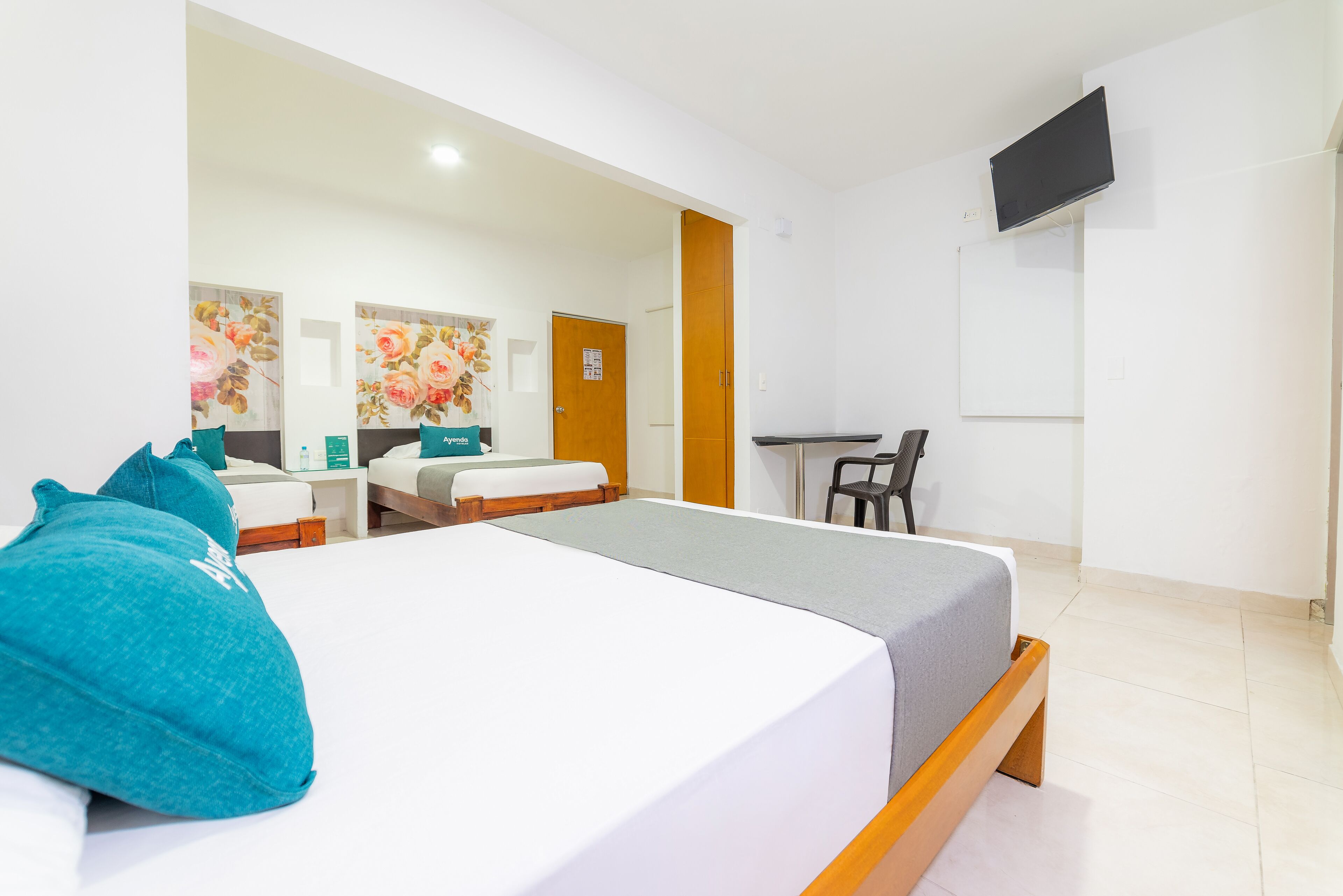 quadruple room | free wifi, bed sheets