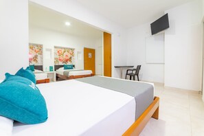 Quadruple Room | Free WiFi, bed sheets