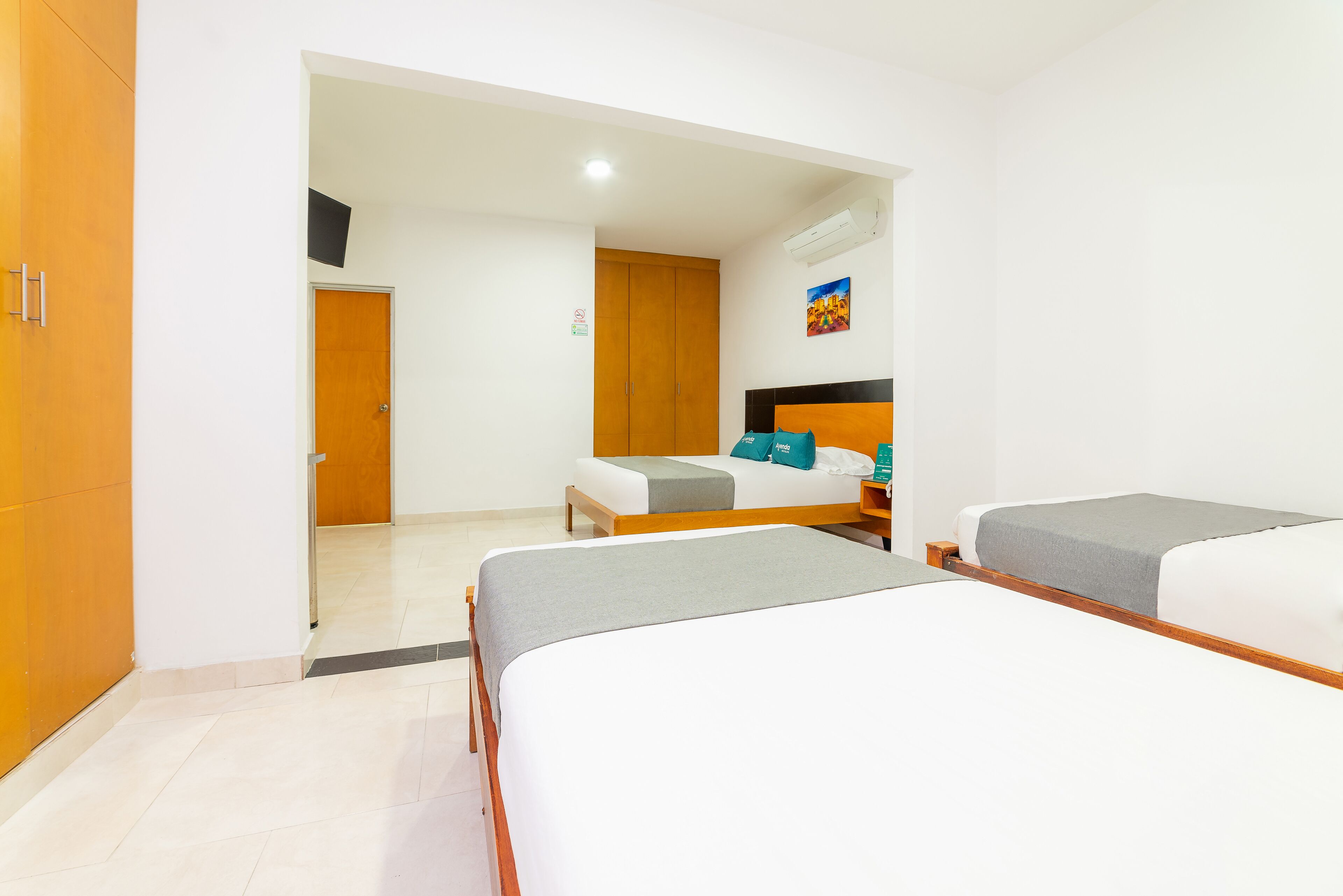 quadruple room | free wifi, bed sheets