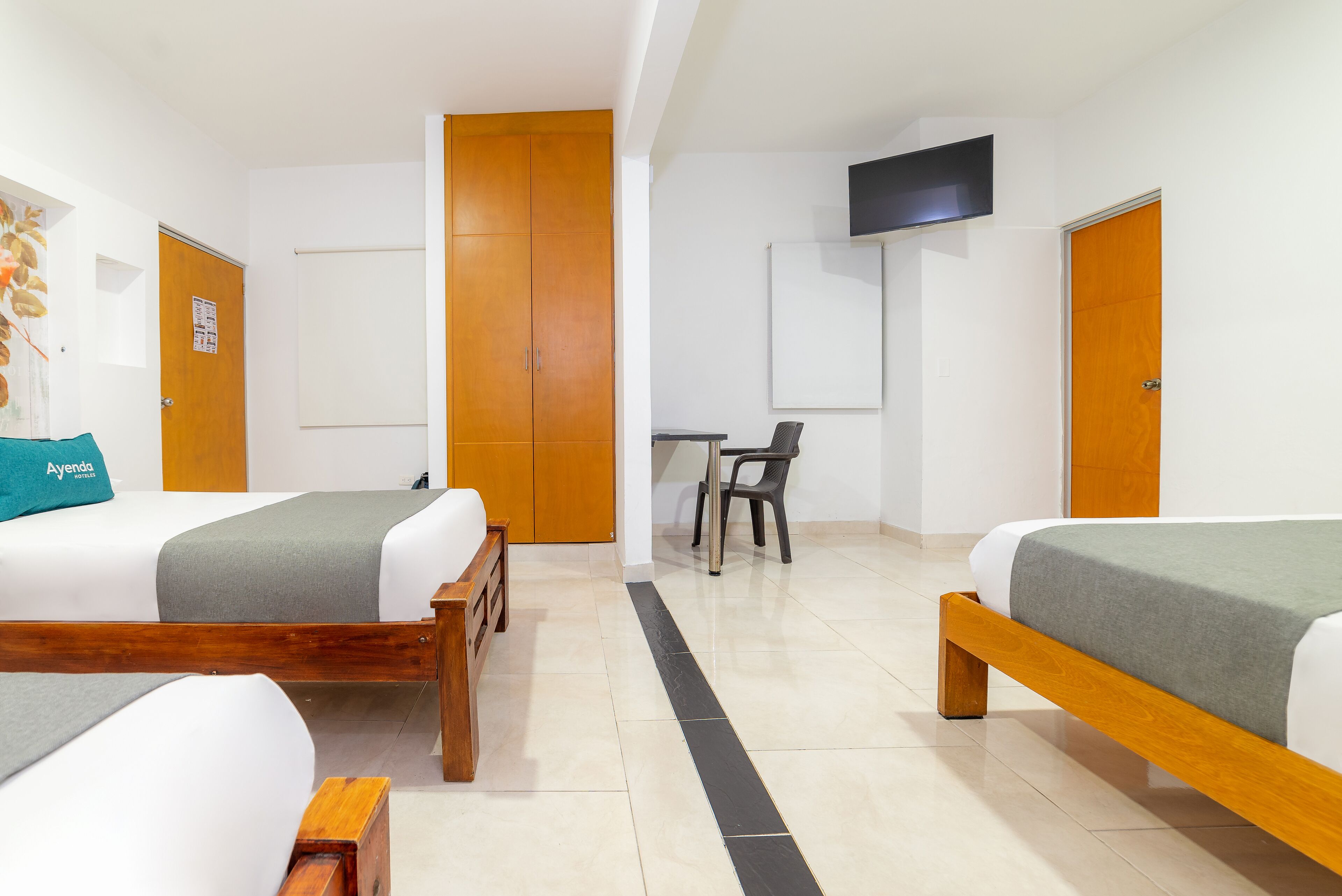 quadruple room | free wifi, bed sheets