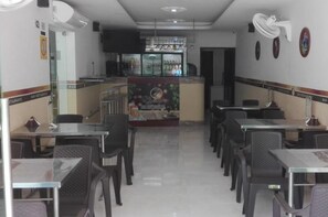 Breakfast, lunch and dinner served  - Ayenda Zhena (San José de Cúcuta)