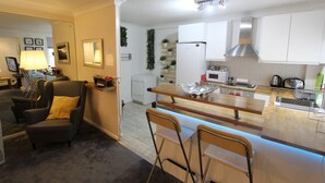 Unclassified image, 2 of 52, button - Metro Apartments (London)