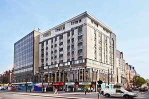 Exterior - Metro Apartments (London)