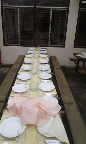 Breakfast, lunch and dinner served