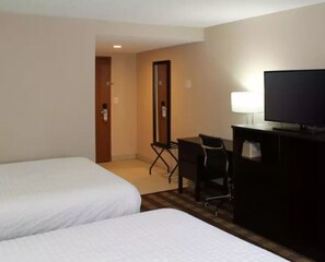 Premium bedding, desk, iron/ironing board, free WiFi - Pocono Inn & Banquet - Stroudsburg (Delaware Water Gap)