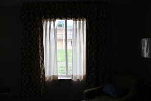 Premium bedding, desk, iron/ironing board, free WiFi