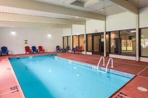 Indoor pool - Pocono Inn & Banquet - Stroudsburg (Delaware Water Gap)