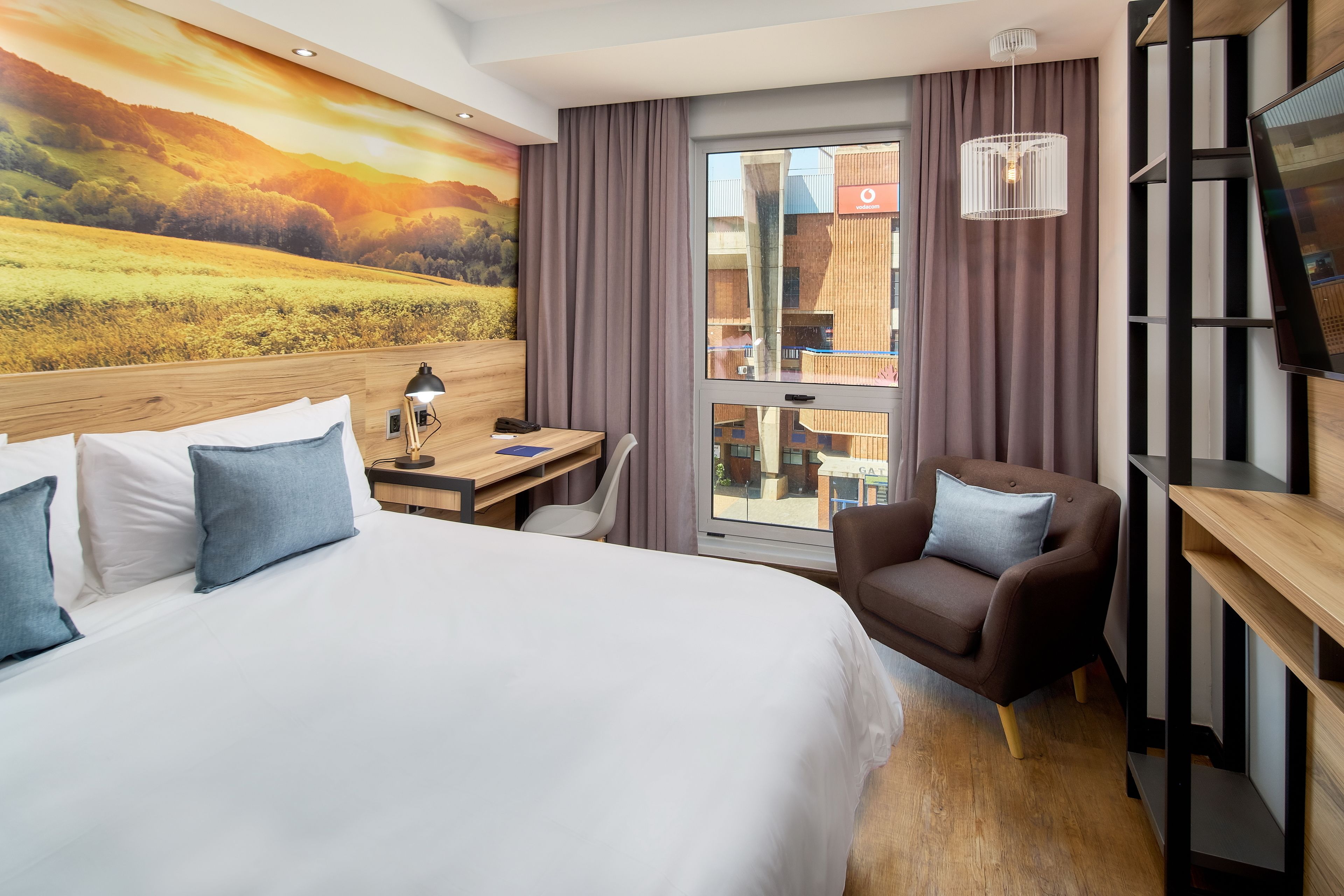 1 bedroom, premium bedding, in-room safe, desk