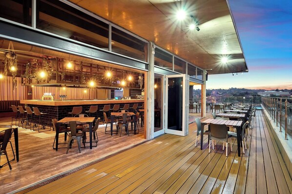 Bar (on property) - Protea Hotel by Marriott Pretoria Loftus Park (Pretoria)