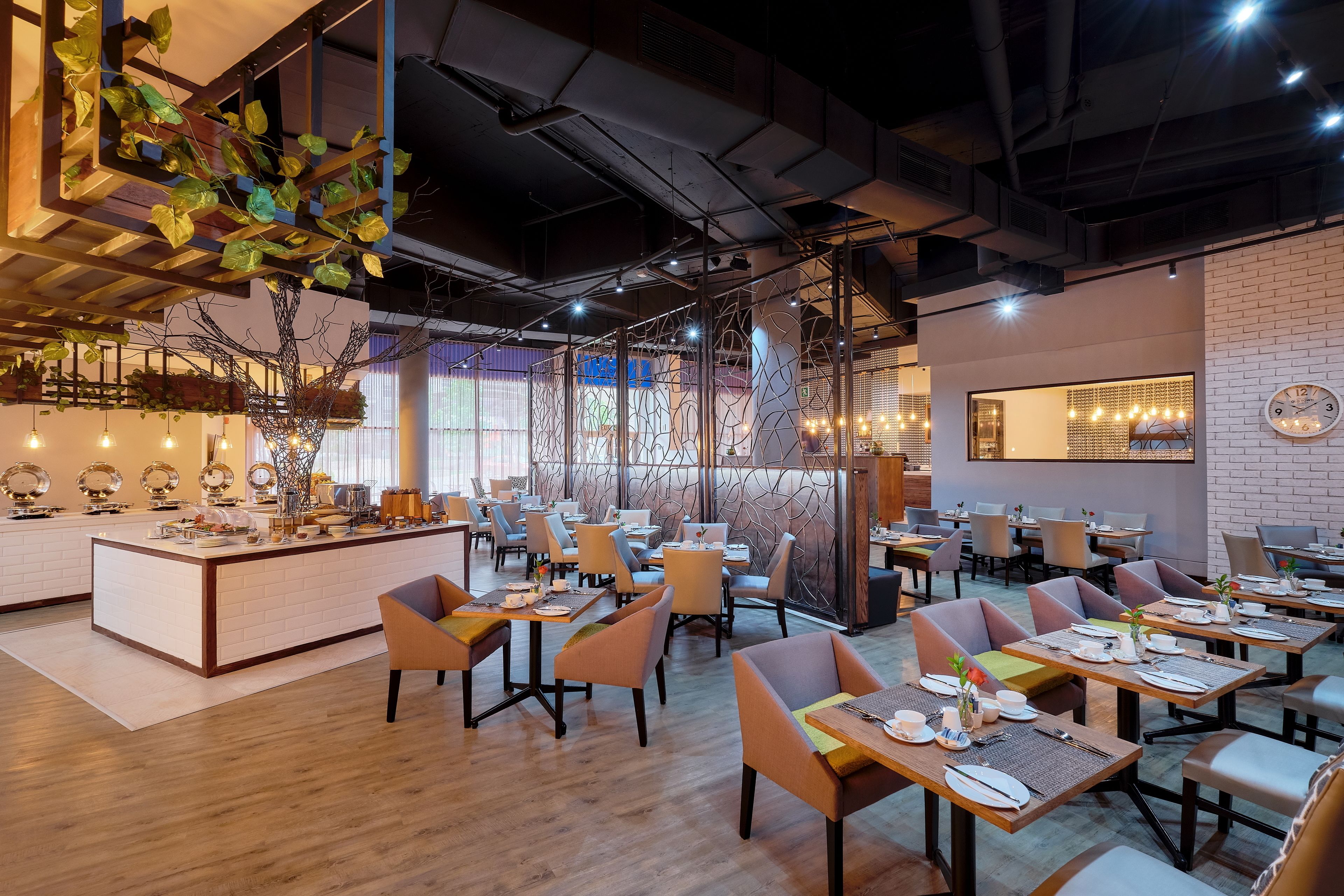 朝食 (ビュッフェ)、毎日提供 (1 名様 11.35 USD)