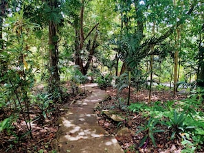 全景單棟小屋, 1 張加大雙人床, 可使用泳池, 花園景 | 陽台景觀