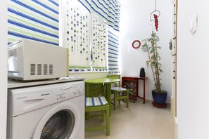 Tủ lạnh, lò vi sóng, lò nướng, bếp nấu 