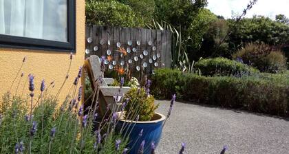 Cosy Self-contained Studio with Panoramic Views