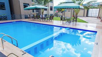 Kolam renang outdoor