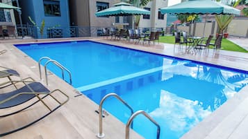 Kolam renang outdoor