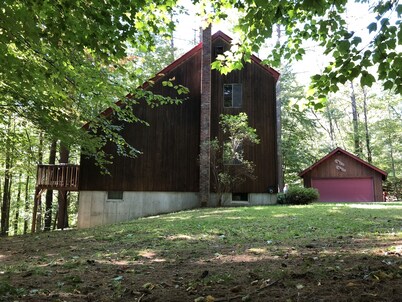Traveling with kids? Try this secluded & updated 3-bedroom home close to Okemo