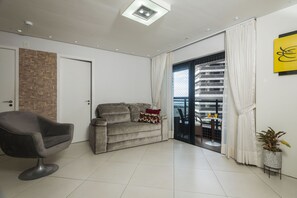 TV, mesa de pingue-pongue