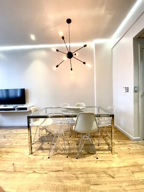 Dining - Spacious 2-bedroom apartment on Paulista Avenue. (São Paulo)