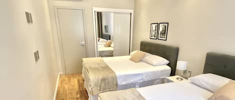 2 habitaciones, tabla de planchar con plancha, wifi y ropa de cama