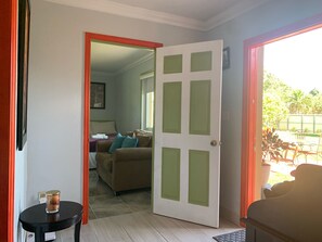 1 habitación, tabla de planchar con plancha, wifi gratis y ropa de cama