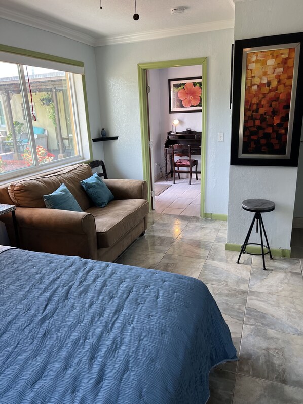 1 habitación, tabla de planchar con plancha, wifi gratis y ropa de cama