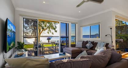 Sand Lake House- Absolute Waterfront Holiday Home at Lake Macquarie