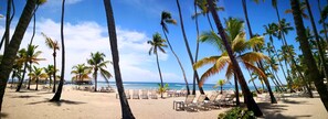 On the beach, sun loungers, beach towels - Beautiful Beach Front Condo, Club Hemingway, Juan Dolio, D.R (Juan Dolio)