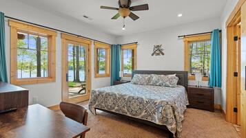 8 habitaciones, escritorio y tabla de planchar con plancha