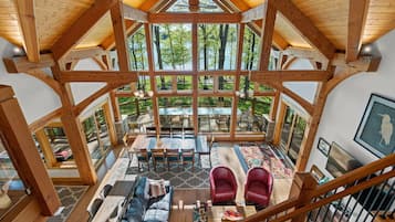 Smart TV, consola de videojuegos, reproductor de DVD y futbolito