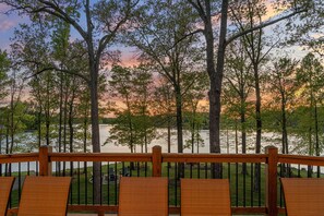 Property grounds - Heron Point - Amazing Property with Breathtaking Water Views - Luxury Hot Tub! (Huddleston)