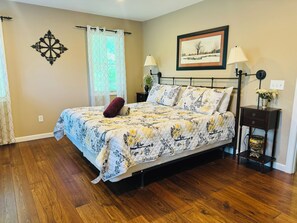 5 bedrooms, desk, free WiFi, bed sheets
