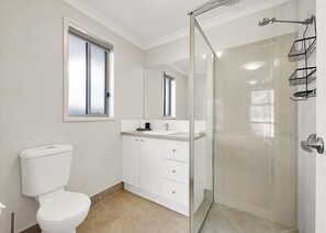 Dusche, Handtücher, Seife, Shampoo