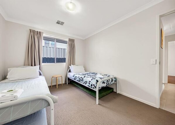 Room - 19 Georgian Court, Bright (Bright)