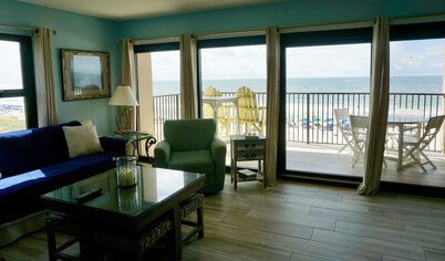 Modern Beachfront Corner balcony , 2 Kings, 60" TV/XBox
4th FL, hear the waves