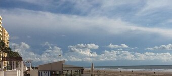 First line beach in Cádiz. Completely renovated in January 2017, brand new