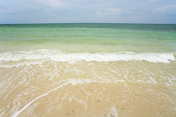 Chaises longues, serviettes de plage